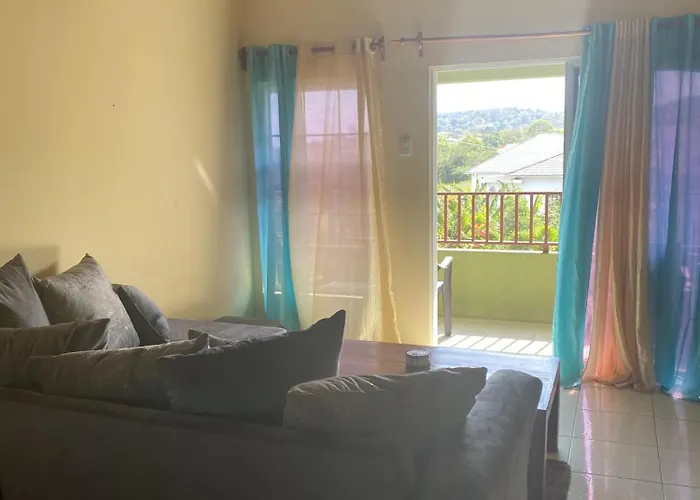 Bed & Breakfast Jamaica Like A Local, A Perfect Girls' Getaway With Curated Excursions *